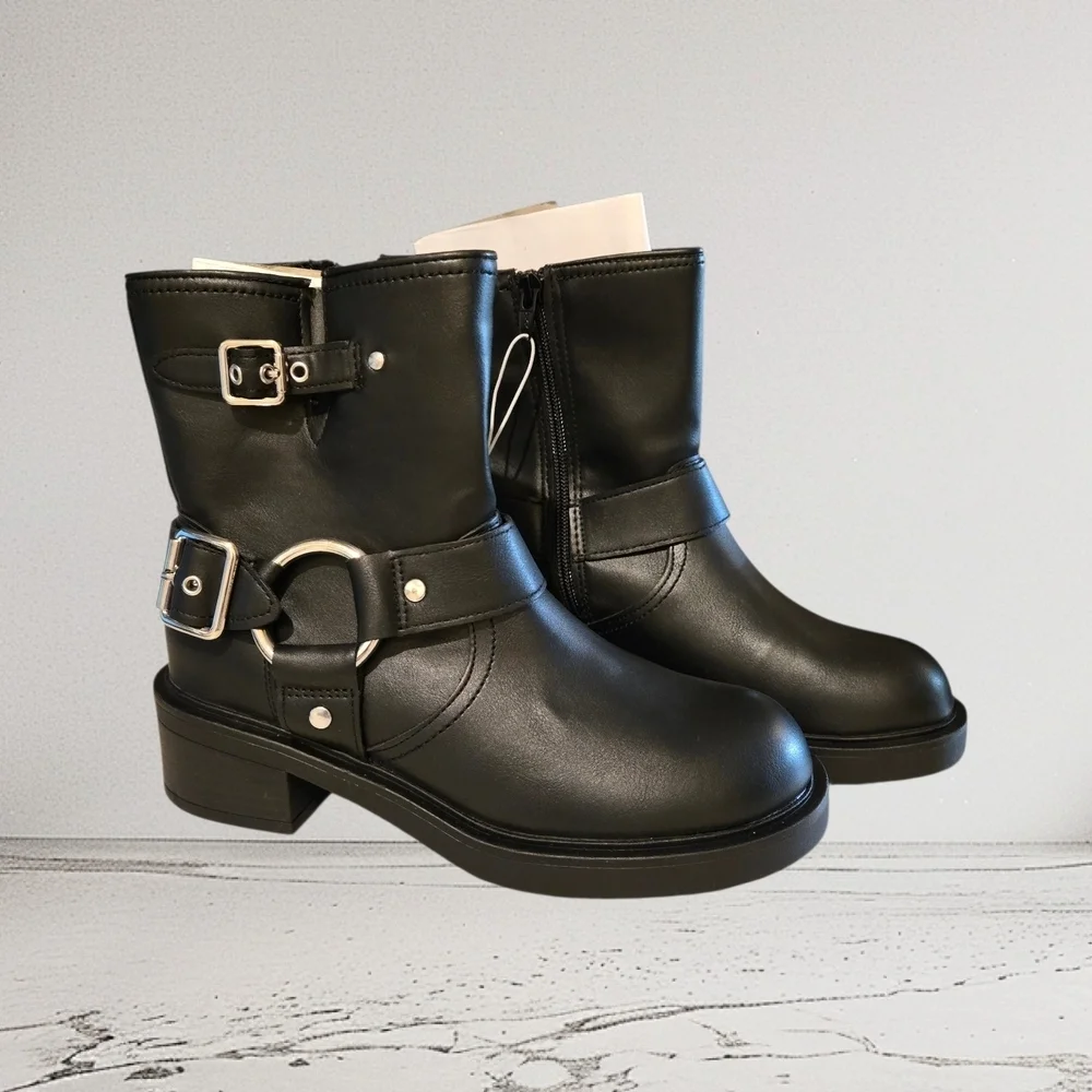 Universal Thread Black Ankle Booties